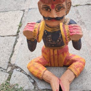 Houten beeldje Indiaanse Muzikant